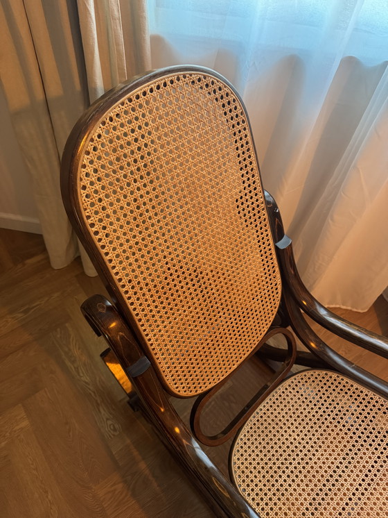 Image 1 of Sedia a dondolo Thonet d'epoca
