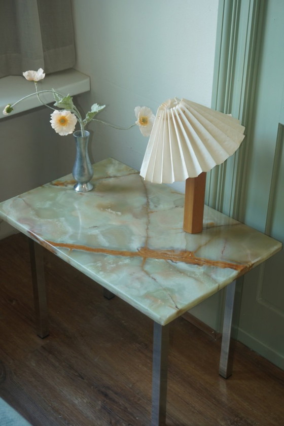 Image 1 of Tavolino laterale in marmo onice verde con base cromata