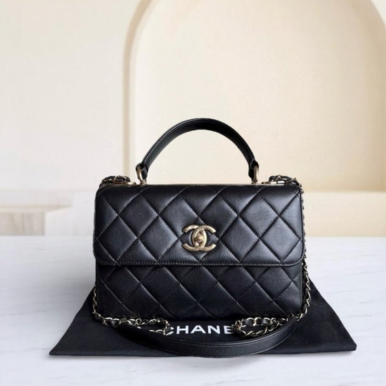 Image 1 of Chanel Trendy CC Petit - Cuir d'agneau matelassé noir et finitions dorées