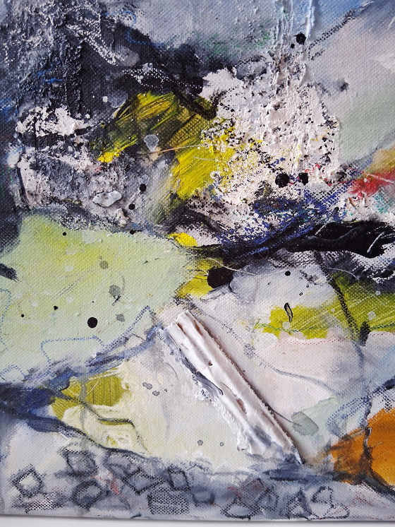 Image 1 of The Eye of the storm,gemengde techniek met veel structuur en collage,gemaakt in acryl,inkt,houtskool,pastel en collage