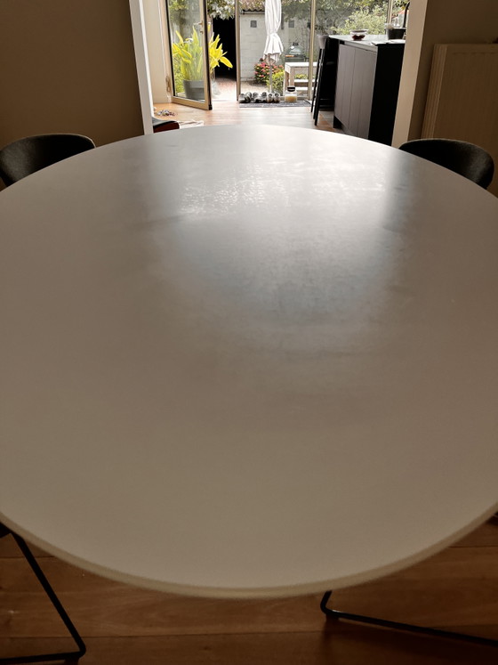 Oval Knoll Saarinen Dining Table 1.98 m – Mdf, Aluminium (photo 2 of 10)