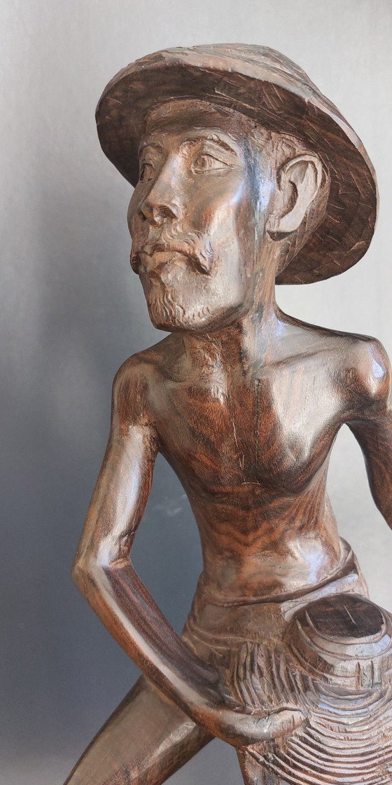 Image 1 of Antica statua di pescatore in legno di palissandro intagliato a mano di 41 cm