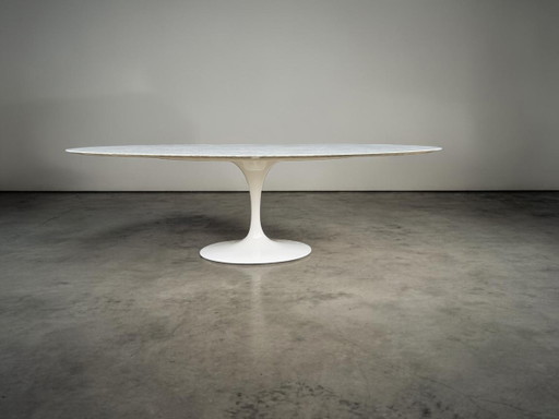 Originele ovale Knoll Tulip eettafel (grootste model: 244cm) Carrara marmer