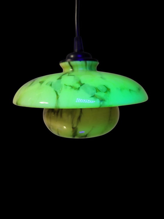 Image 1 of Uran- oder annagrüne Glaspendelleuchte, seltenes Modell, Scailmont, Art déco
