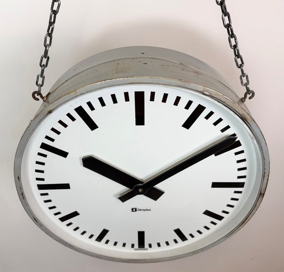 Grande horloge industrielle double face pour chemin de fer ou usine, de la marque Simlex, années 1960 (photo 6 of 18)