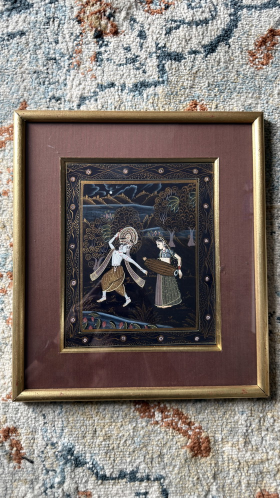Set of 3 Vintage Indian Miniature Paintings on Fabric – Rajasthani Style – Paintings & Drawings, Glass (photo 8 of 11)