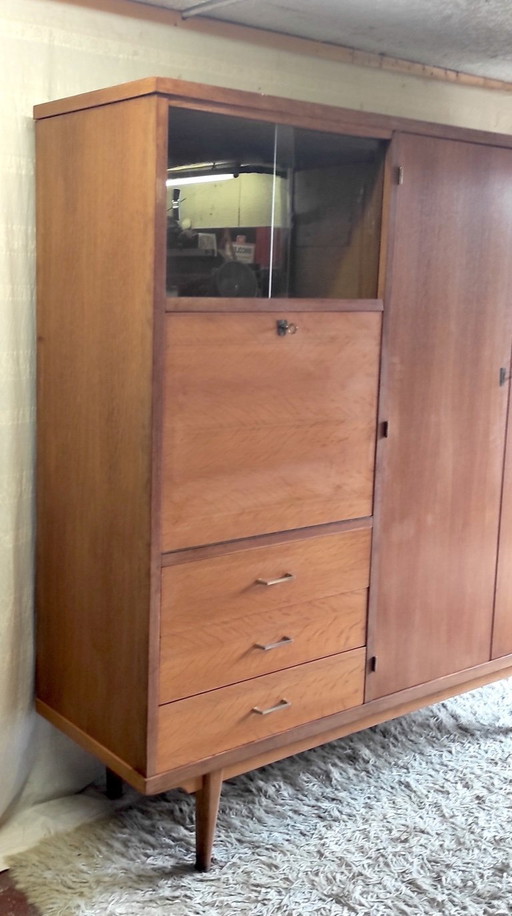 Kleiderschrank aus Massivholz und Eichenfurnier – Mitte des 20. Jahrhunderts