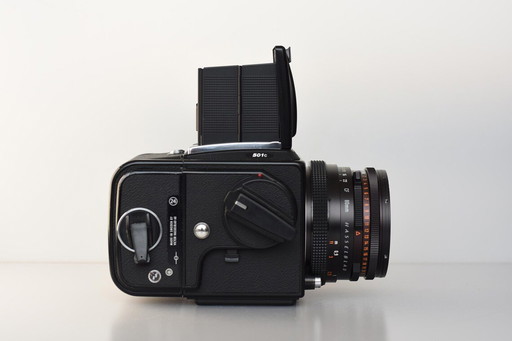 Hasselblad 501 C Mittelformatkamera + Carl Zeiss Planar 80mm 2.8 T* Objektiv - Ausgezeichneter Zustand
