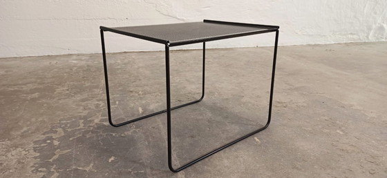 Image 1 of Table d'appoint postmoderne en métal perforé