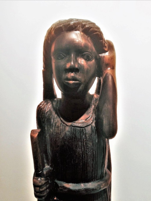 Grande sculpture lourde de chasseur africain
