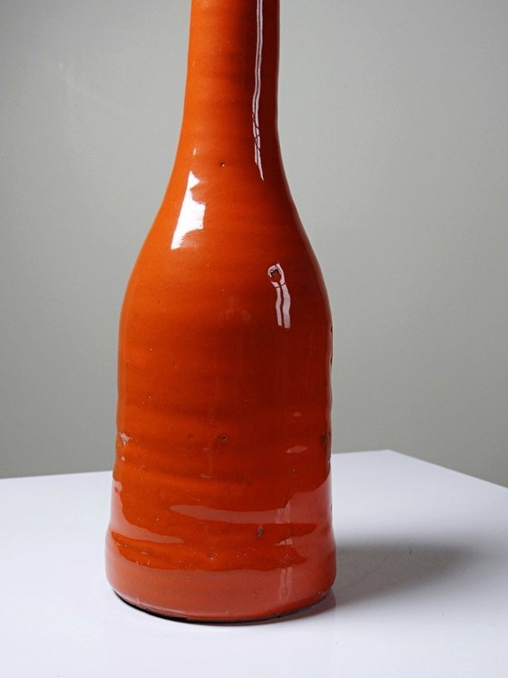 Image 1 of Pied de lampe bouteille décorative poterie émaillée orange vif mid-century