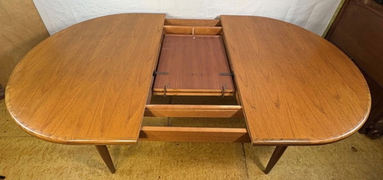 Mid-Century Retro Vintage Teak Oval Extending Dining Table by G Plan – Fresco Range 1960s Designed by Victor (photo 5 of 9)