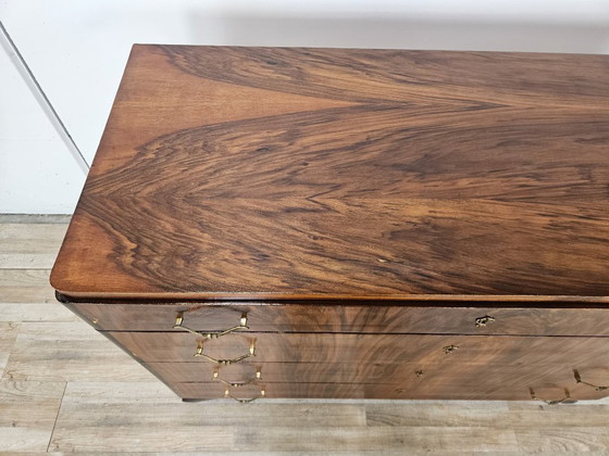 Image 1 of Kommode im Art-Déco-Stil aus Mahagoni-Maserholz mit lackierten Profilen