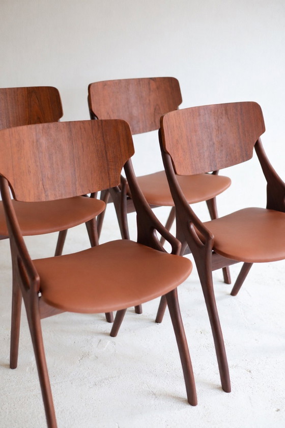 Image 1 of Satz von 4 Esszimmerstühlen von Arne Hovmand-Olsen, dänisch, 1950er/60er Jahre