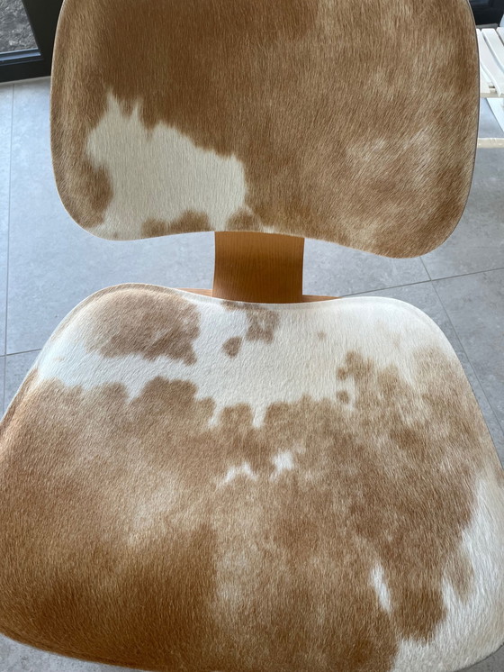 Image 1 of 2x Vitra LCW Calf’s Skin lounge chair