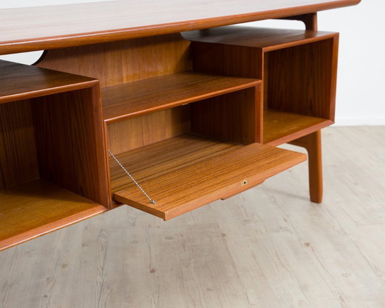 Image 1 of Deens teakhouten bureau van Omann Jr., model 75