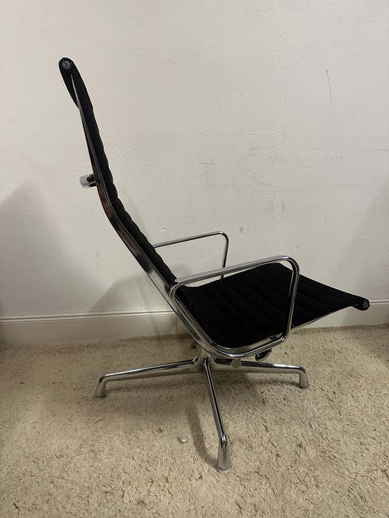 Image 1 of Vitra EA 124 schwarzer Sessel Herman Miller