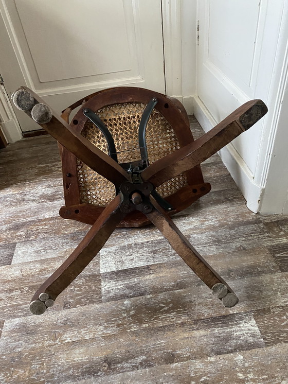 Image 1 of Vintage Draaistoel Met Rotan Zitting