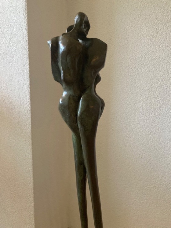 Image 1 of Sculpture en bronze « L'Étreinte » d'Erik Schwencke. Hauteur : 60 cm.
