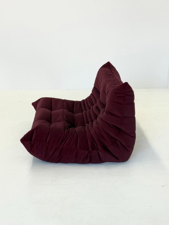Image 1 of Ligne Roset Togo 2-Sitzer in burgunderrotem Samt