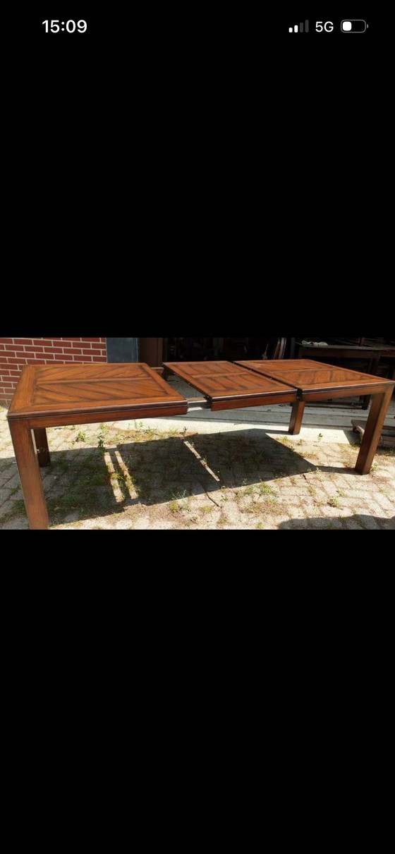 Image 1 of Klassischer ausziehbarer Esstisch aus Eiche