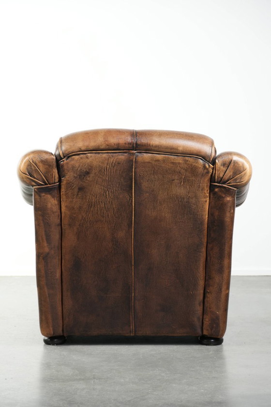 Image 1 of Fauteuil confortable en peau de mouton au style intemporel