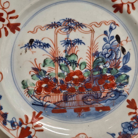 Image 1 of Assiette polychrome en porcelaine chinoise ancienne d'Amsterdam, XVIIIe siècle