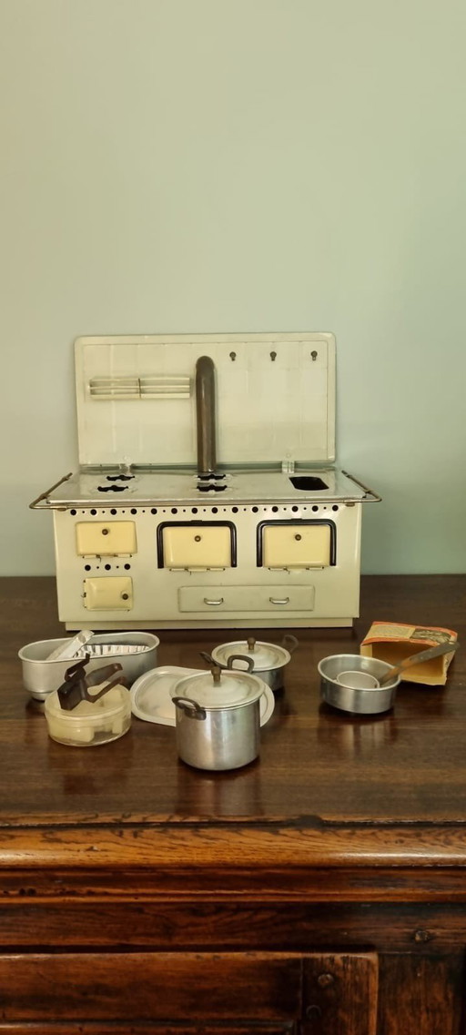 Antique Toys: Stew Set