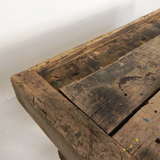 Banco de trabajo industrial de madera con tornillo de banco, 194 cm de largo, década de 1930. (photo 27 of 34)