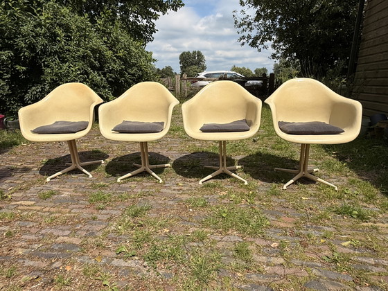 Image 1 of Eames RE DAL for sale, 4 pieces, cream colored