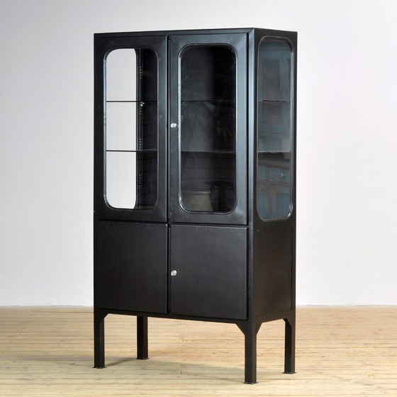 Gabinete médico antiguo, década de 1970. – Armarios, Glass, Metal (photo 3 of 10)