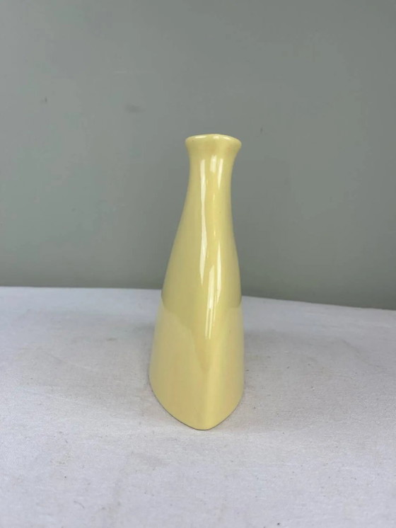 Vase vintage en céramique jaune – Porcelain, Ceramic, Scandinavian (photo 4 of 10)