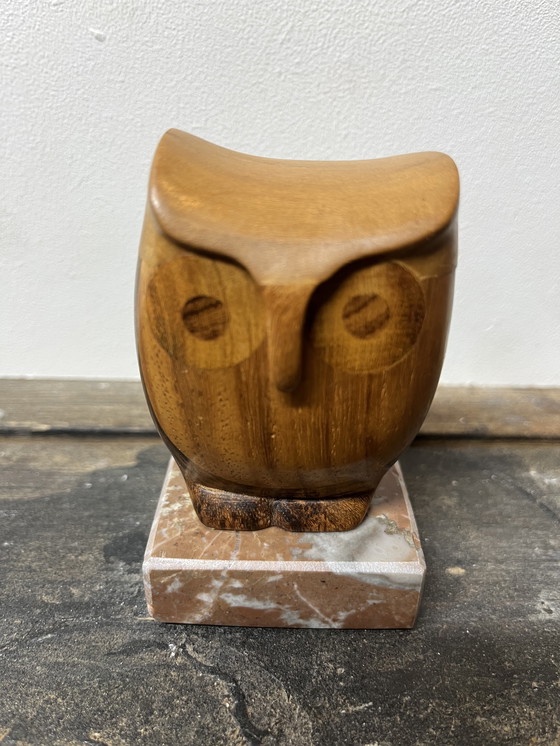 Image 1 of Gufo vintage di metà secolo in teak su basamento in marmo