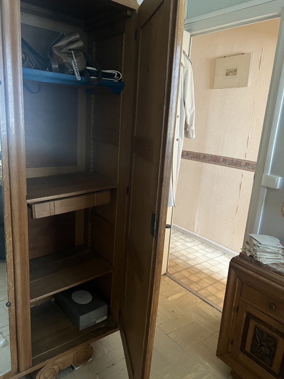 Image 1 of Armoire en bois art déco avec sculpture moulures fleurie 