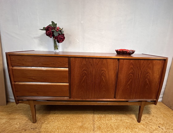 Image 1 of Superbe buffet en teck rétro du Mid Century Vintage par Nathan Furniture 1960 Rare Curved Edge Design