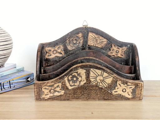 Vintage, handgeschnitzter Schreibtisch-Organizer aus Walnussholz mit Briefablage, verziert mit botanischen und Sonnenmotiven