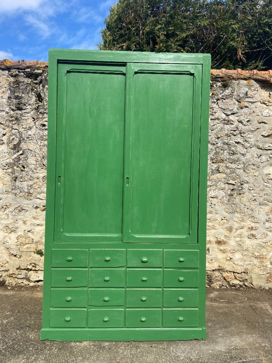 Image 1 of Antiker Schrank aus einem Eisenwarenladen