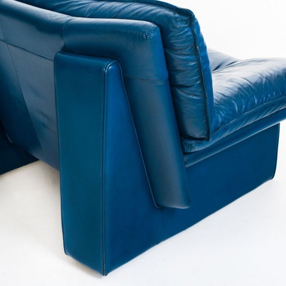 Poltrona e pouf vintage in pelle blu di Nicoletti Salotti - Italia anni '80 – Avanti - Italia, Poltrone (photo 13 of 21)