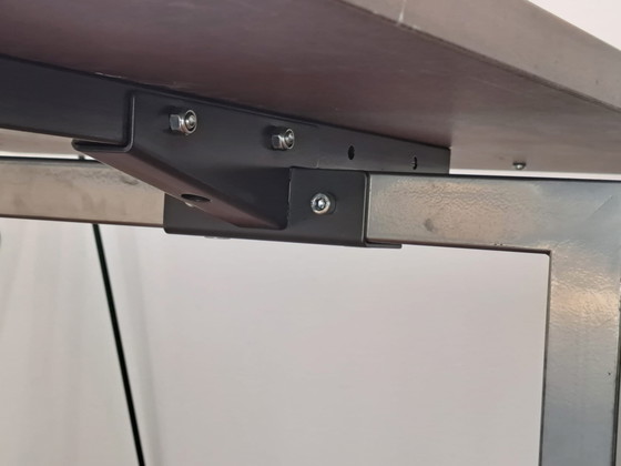 4 sedie direzionali Wiesner Hager con rivestimento in pelle Alcantara e scrivania/tavolo regolabile in altezza (photo 8 of 8)