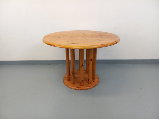 Image 1 of Table à manger ronde scandinave vintage style Rainer Daumiller en pin des années 60 70 avec rallonge