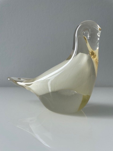 Image 1 of Pájaro con diseño de vidrio: elegante y escultural en vidrio transparente