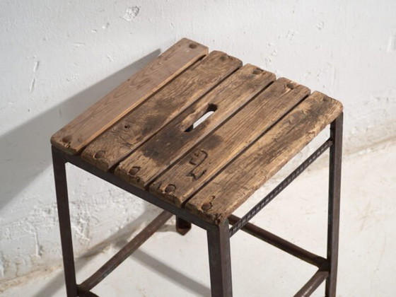 Tabouret industriel ancien en bois de pin et fer – Europe Centrale, circa 1950 – Iron, Industrieel (photo 24 of 40)
