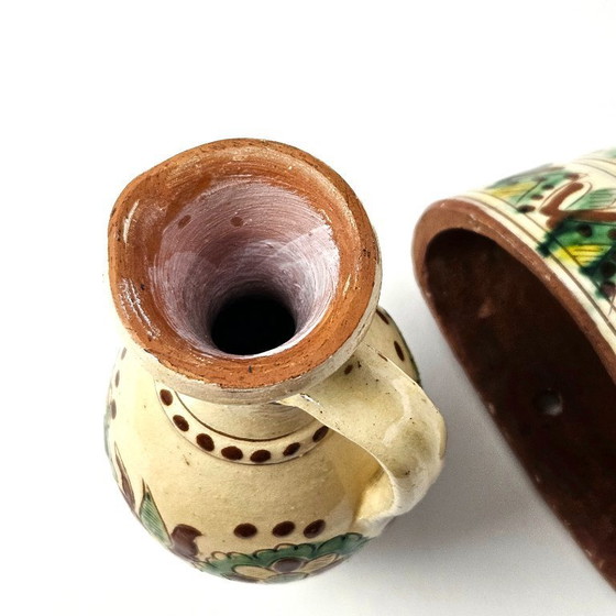 Image 1 of Ensemble de deux vases et d'un cache-pot mural en céramique hutsoul. Argile vintage peinte à la main, d'Ukraine.
