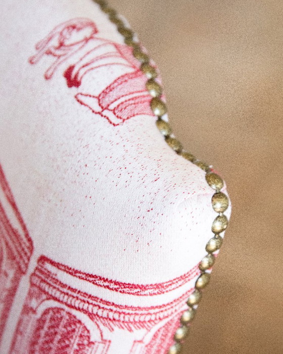 Image 1 of Fauteuil de style Louis XV – Velours mohair rouge – Imprimé café parisien