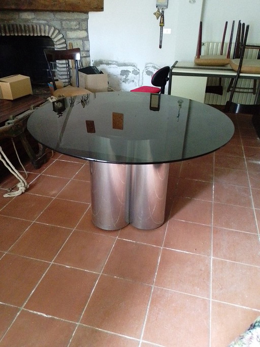 Tisch mit Rauchglasplatte und kleeblattförmigem verchromtem Metallfuß; Vintage, Italien, 1970er Jahre