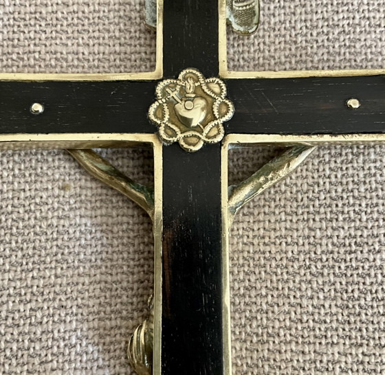 Image 1 of Crocifisso antico francese in ebano e bronzo con Sacro Cuore, circa 1900.