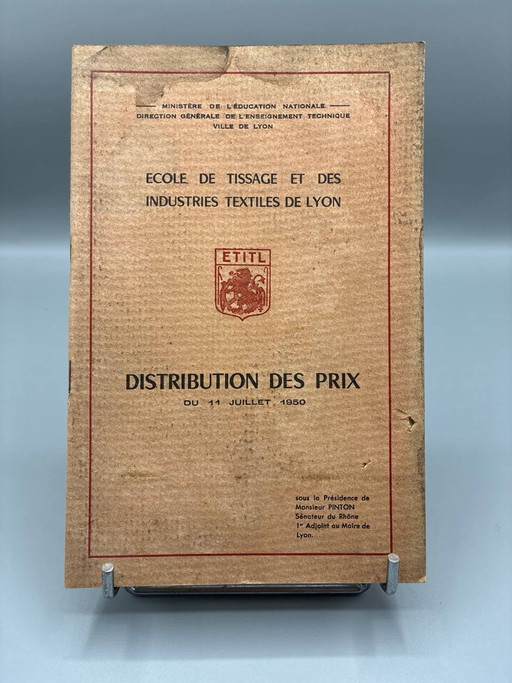 School of Weaving and Textile Industries of Lyon – Prize Giving of July 11, 1950 – archiefkasten