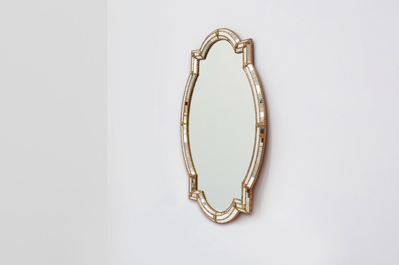 Image 1 of Grand miroir trapézoïdal en laiton et mosaïque de style vénitien du XXe siècle