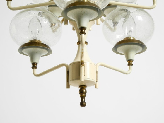 Image 1 of Bellissima lampada da soffitto a forma di tulipano in ottone e vetro, degli anni '60, disegnata da Hans Agne Jakobsson.