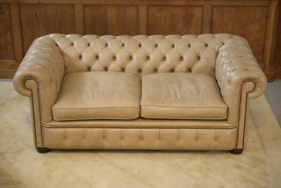 Beige leather Chesterfield sofa handmade in England. – 3-5 seaters (photo 3 of 15)